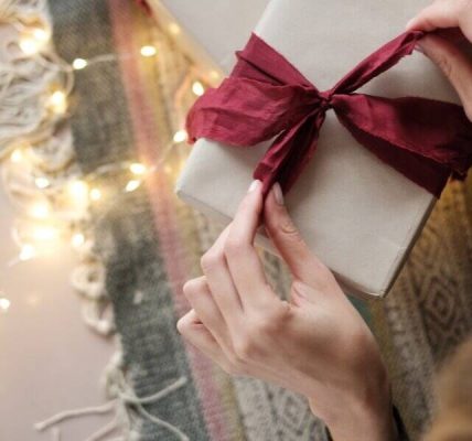 Bir kadına güzelce nasıl para hediye edilir?