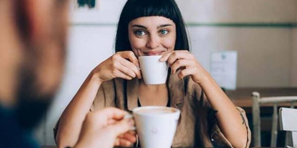 Bir kız, bir erkeğin kendisinden hoşlandığını nasıl anlayabilir??