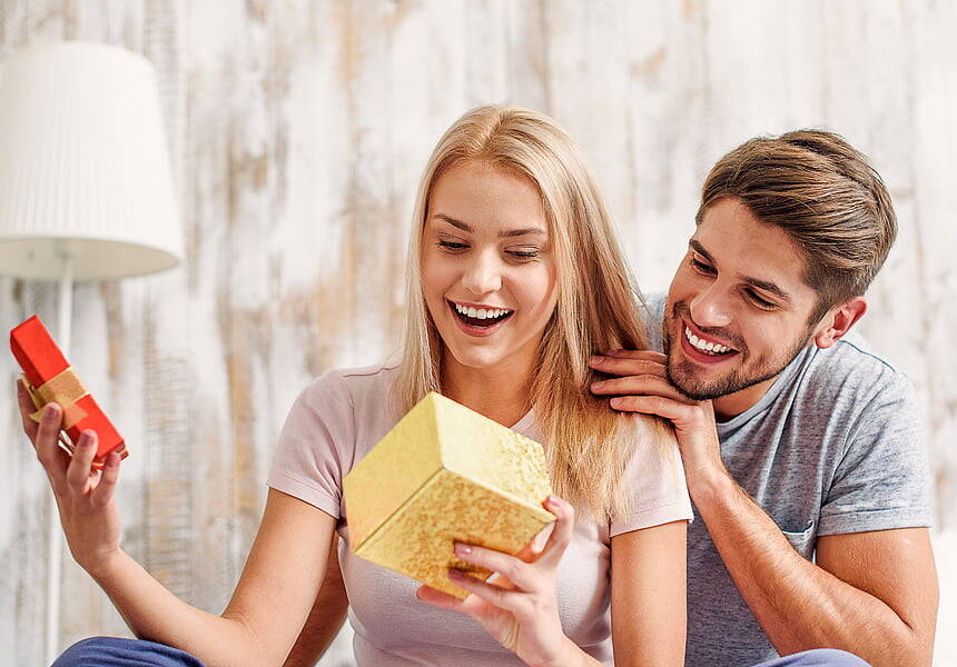 Bir kız arkadaş için doğum günü görevi nasıl yapılır?