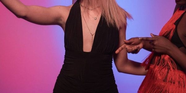 Bir gangster partisi için nasıl giyinilir?