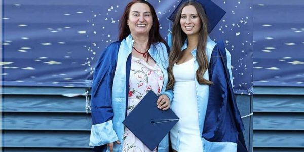 Kızlar için 9. sınıf mezuniyet resimlerinin gözden geçirilmesi