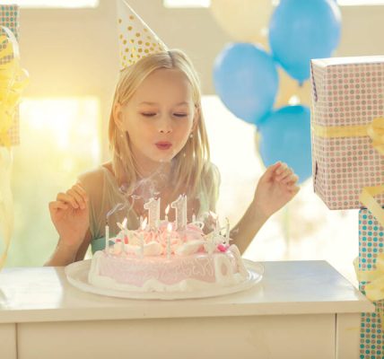 On üç yaşında bir kızın doğum günü nasıl kutlanır??