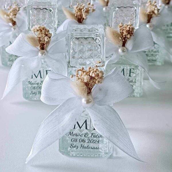 Kendi ellerinizle bir düğün hediyesi için orijinal fikirler