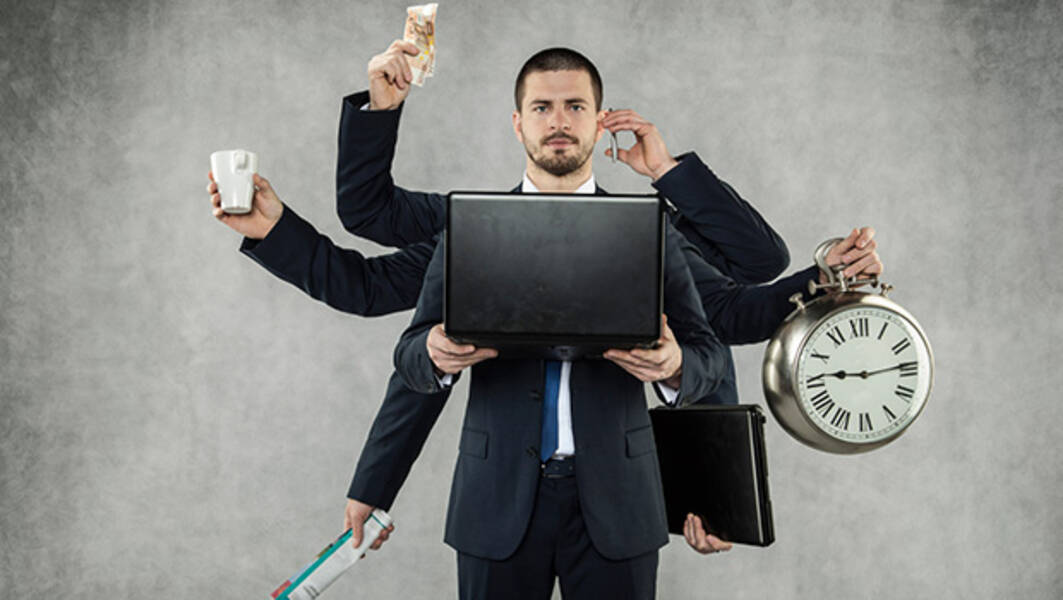 Bir satış elemanı hangi niteliklere sahip olmalıdır??