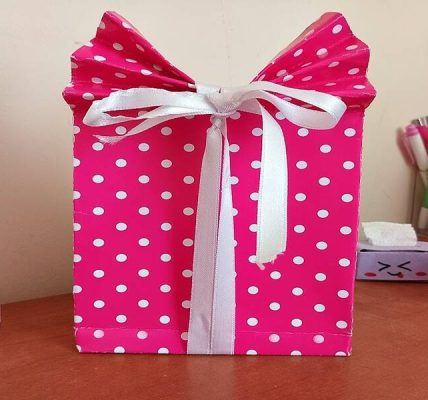 Büyük bir hediye nasıl paketlenir?