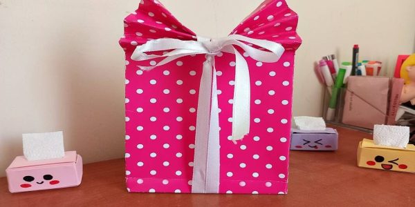 Büyük bir hediye nasıl paketlenir?