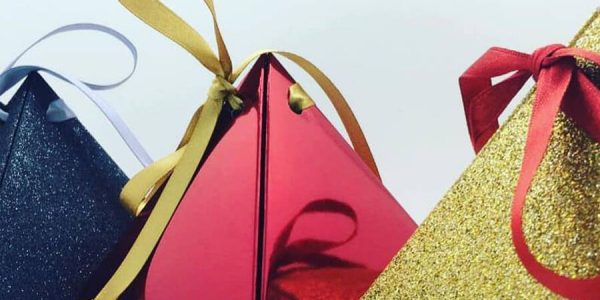 Saten kurdeleden güzel bir fiyonk nasıl bağlanır?