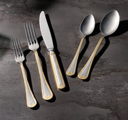 Görgü kurallarına göre çatalın tabağın hangi tarafına konulacağı?