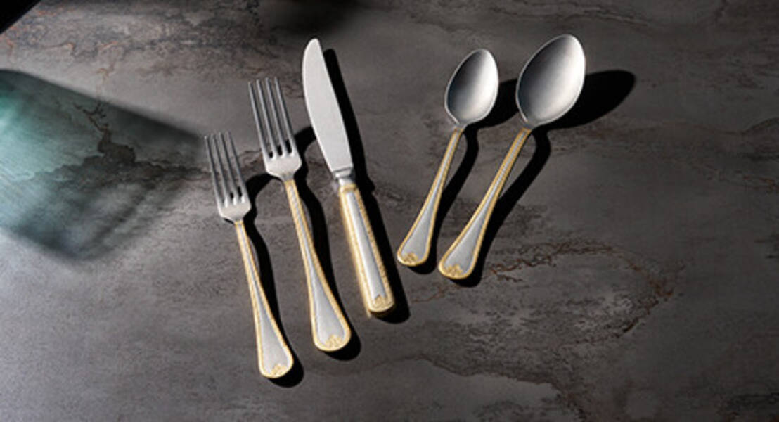 Görgü kurallarına göre çatalın tabağın hangi tarafına konulacağı?