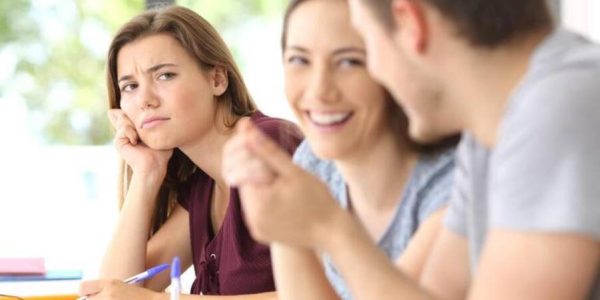 Arkadaşlar neden kıskanır ve bu konuda ne yapmalı??