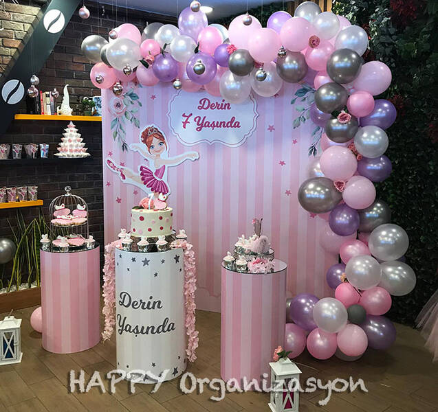 Altı yaşında bir kız çocuğu için doğum günü partisi senaryosu