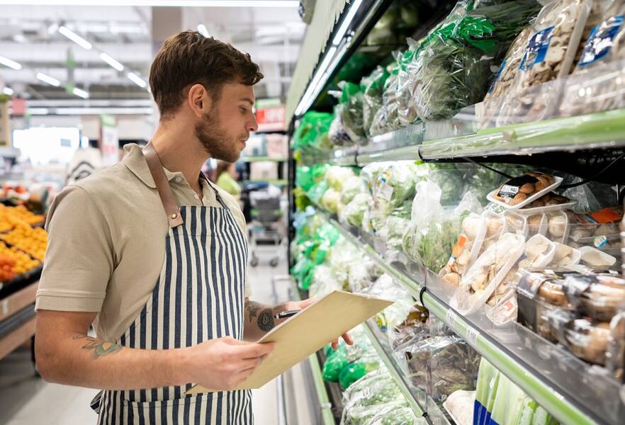 Satış elemanı-kasiyer ne iş yapar ve meslek için nerede eğitim alınır?