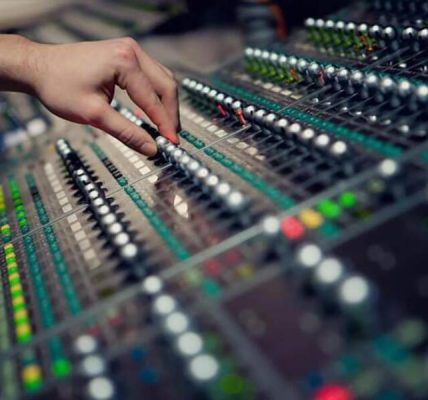 Bir ses mühendisi ne yapar ve nasıl ses mühendisi olunur??
