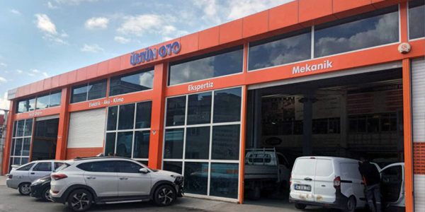 Bir araba tamircisi ile araba tamircisi arasındaki fark nedir??