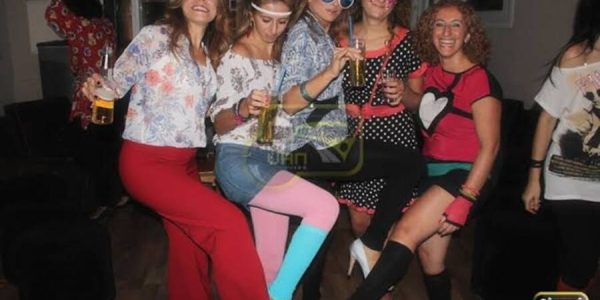 90'lar tarzı bir partide ne giymeli?