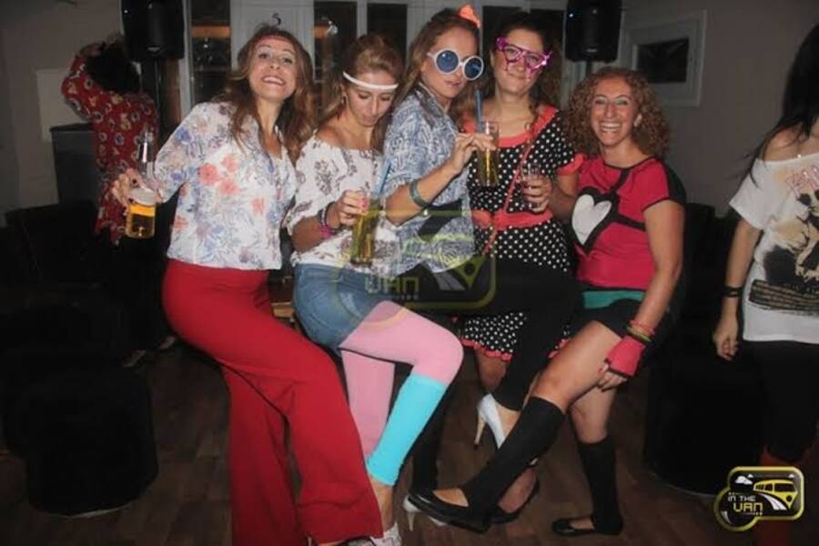 90'lar tarzı bir partide ne giymeli?